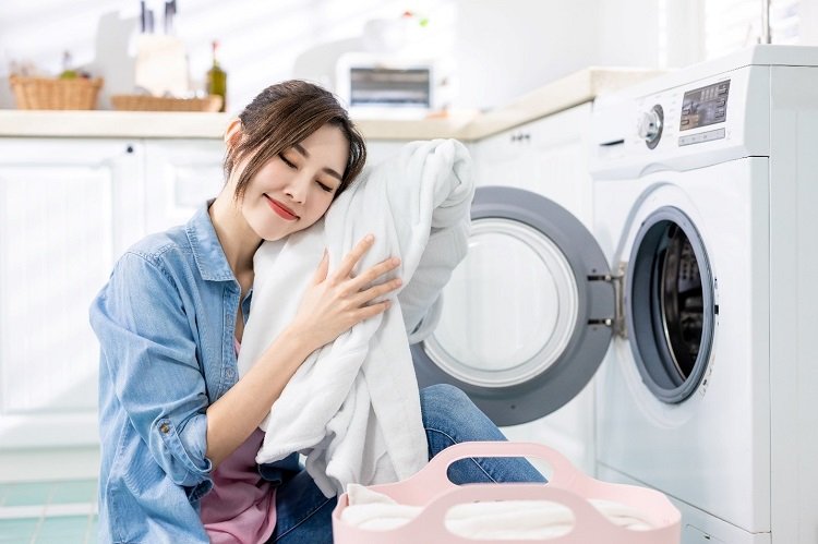 How to Wash Clothes Without Ruining the Fabric: A Simple Guide