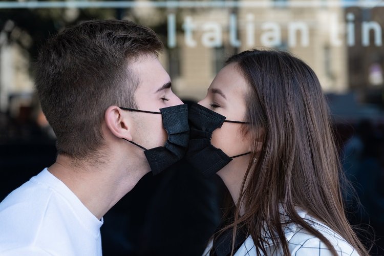 Can I Kiss with HSV-1? Expert Advice on Intimacy and Safety