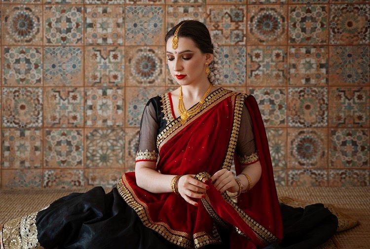 5 Quick Saree Hacks Every Woman Should Know